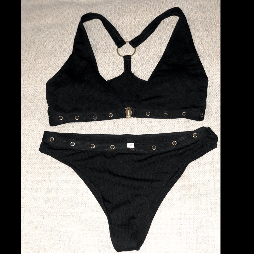 Size M • Black Front Clip Ring Halter Bikini